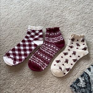 Patterned Ankle Socks Set - Burgundy, Cream, and White